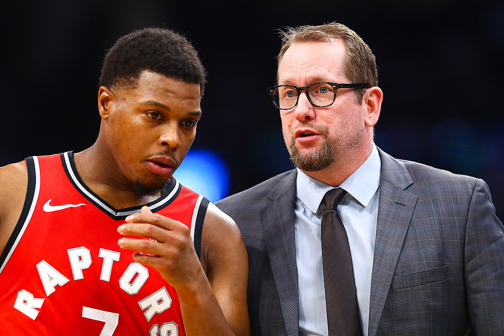 以单手扣篮 以单手扣篮