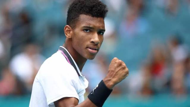 整个赛场的 整个赛场的